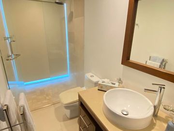 Departamento de lujo en Icon Vallarta con acceso a playa – 4 recámaras y amenidades exclusivas.