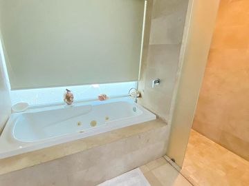 Departamento de lujo en Icon Vallarta con acceso a playa – 4 recámaras y amenidades exclusivas.