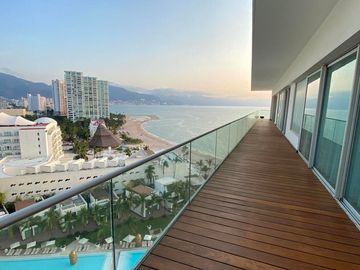 Departamento de lujo en Icon Vallarta con acceso a playa – 4 recámaras y amenidades exclusivas.