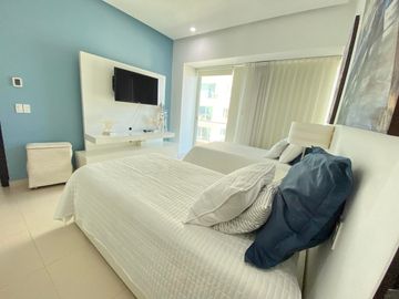 Departamento de lujo en Icon Vallarta con acceso a playa – 4 recámaras y amenidades exclusivas.
