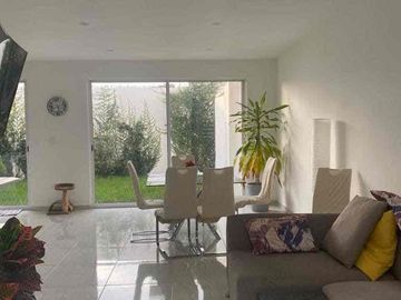 Casa en venta de uso con recámara en planta baja la carcaña