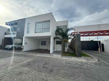 Casa en venta de uso con recámara en planta baja la carcaña