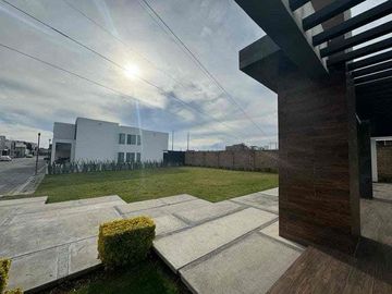 Casa en venta de uso con recámara en planta baja la carcaña