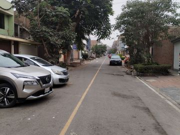 VENTA DE CASA EN LOS PORTALES DE JAVIER PRADO – ATE