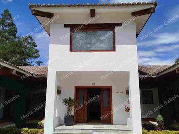 EN VENTA CASA DE LUJO DE 1 PLANTA, DE 4 DORMOTORIOS Y UNA SUITE  CON ESTUDIO, EN PIFO, A 5MIN DE LA RUTA VIVA