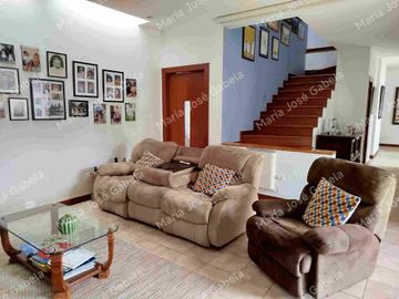 EN VENTA CASA DE LUJO DE 1 PLANTA, DE 4 DORMOTORIOS Y UNA SUITE  CON ESTUDIO, EN PIFO, A 5MIN DE LA RUTA VIVA