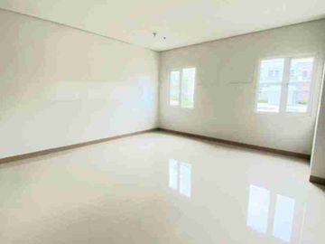 Ready-to-Turnover Studio w/ Balcony – Prime Location for Rental Income!