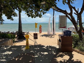 White Sand Beach Luxury Pool Villa  3 Bed, 3 Bath 130 SQW. @ Mövenpick, Na Jomtien