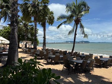 White Sand Beach Luxury Pool Villa  3 Bed, 3 Bath 130 SQW. @ Mövenpick, Na Jomtien