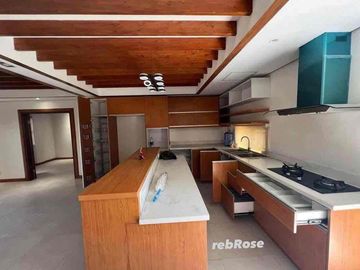 Spacious Corner House and lot with Pool Inside Corona Delmar
