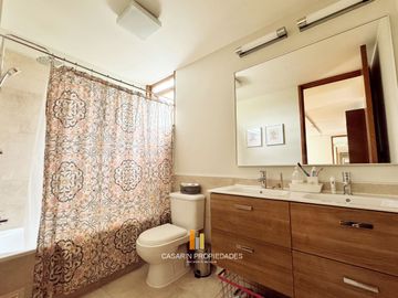 Casa en venta, Camino Real. Mediterránea en condominio interior. Colegio Everest, Craighouse, Monte Tabor