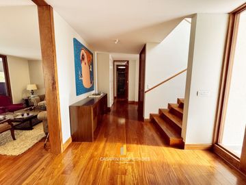 Casa en venta, Camino Real. Mediterránea en condominio interior. Colegio Everest, Craighouse, Monte Tabor