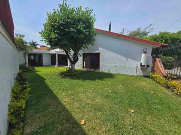 Casa en UN NIVEL, Las Fincas Jiutepec.
$ 19,700.00