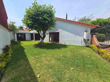 Casa en UN NIVEL, Las Fincas Jiutepec.
$ 19,700.00