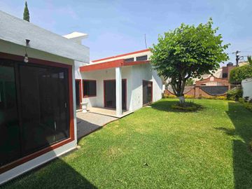 Casa en UN NIVEL, Las Fincas Jiutepec.
$ 19,700.00