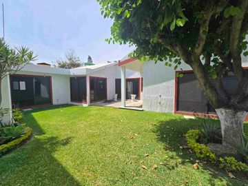 Casa en UN NIVEL, Las Fincas Jiutepec.
$ 19,700.00