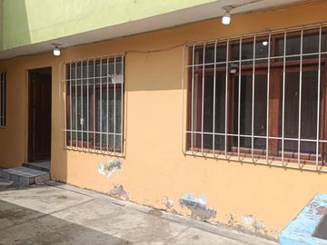 VENTA DE CASA CHACLACAYO 3 DEPARTAMENTOS ALFONSO COBIAN COCHERAS 200M2 $155,000
