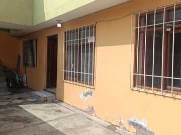 VENTA DE CASA CHACLACAYO 3 DEPARTAMENTOS ALFONSO COBIAN COCHERAS 200M2 $155,000