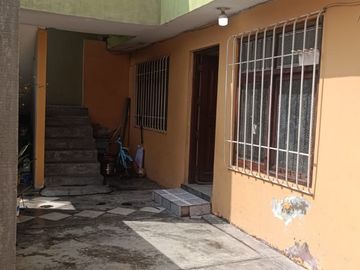 VENTA DE CASA CHACLACAYO 3 DEPARTAMENTOS ALFONSO COBIAN COCHERAS 200M2 $155,000