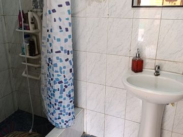 VENTA DE CASA CHACLACAYO 3 DEPARTAMENTOS ALFONSO COBIAN COCHERAS 200M2 $155,000
