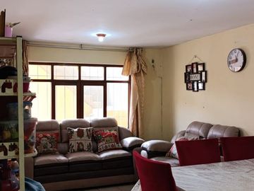 VENTA DE CASA CHACLACAYO 3 DEPARTAMENTOS ALFONSO COBIAN COCHERAS 200M2 $155,000
