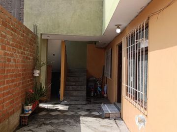 VENTA DE CASA CHACLACAYO 3 DEPARTAMENTOS ALFONSO COBIAN COCHERAS 200M2 $155,000