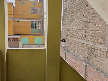 VENTA DE CASA CHACLACAYO 3 DEPARTAMENTOS ALFONSO COBIAN COCHERAS 200M2 $155,000
