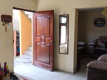 VENTA DE CASA CHACLACAYO 3 DEPARTAMENTOS ALFONSO COBIAN COCHERAS 200M2 $155,000