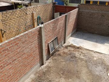 VENTA DE CASA CHACLACAYO 3 DEPARTAMENTOS ALFONSO COBIAN COCHERAS 200M2 $155,000