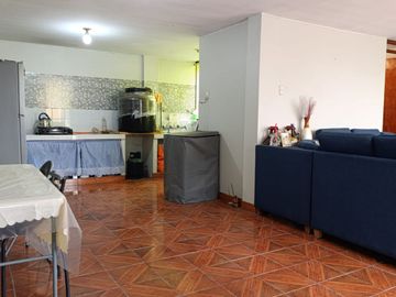 VENTA DE CASA CHACLACAYO 3 DEPARTAMENTOS ALFONSO COBIAN COCHERAS 200M2 $155,000