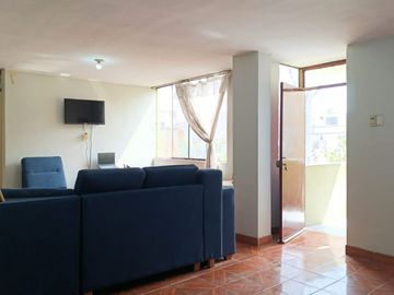 VENTA DE CASA CHACLACAYO 3 DEPARTAMENTOS ALFONSO COBIAN COCHERAS 200M2 $155,000