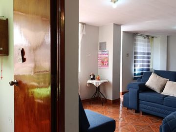 VENTA DE CASA CHACLACAYO 3 DEPARTAMENTOS ALFONSO COBIAN COCHERAS 200M2 $155,000