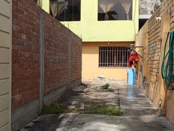 VENTA DE CASA CHACLACAYO 3 DEPARTAMENTOS ALFONSO COBIAN COCHERAS 200M2 $155,000