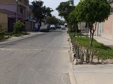 VENTA DE CASA CHACLACAYO 3 DEPARTAMENTOS ALFONSO COBIAN COCHERAS 200M2 $155,000