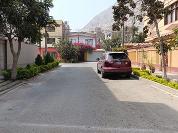 VENTA DE CASA CHACLACAYO 3 DEPARTAMENTOS ALFONSO COBIAN COCHERAS 200M2 $155,000