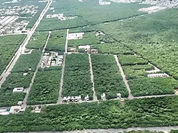 Terreno uso mixto en venta – 2,522 m² sobre Av. Universidades, Playa del Carmen