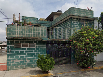 Venta de casa en San Juan Ixtacala, Atizapán !Adquiérela a buen costo!