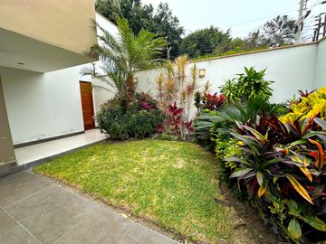 VENTA DE CASA EN URB. LAS MAGNOLIAS SURCO