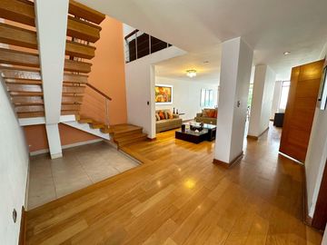 VENTA DE CASA EN URB. LAS MAGNOLIAS SURCO