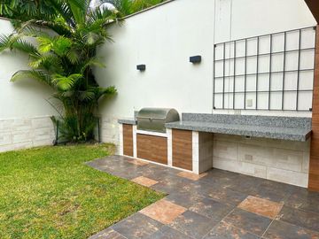 VENTA DE CASA EN URB. LAS MAGNOLIAS SURCO