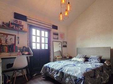 Linda casa ideal para tu Familia, c/depto indep en P.B. Excelente ubicación