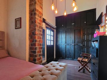 Linda casa ideal para tu Familia, c/depto indep en P.B. Excelente ubicación