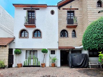Linda casa ideal para tu Familia, c/depto indep en P.B. Excelente ubicación