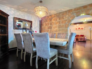 Linda casa ideal para tu Familia, c/depto indep en P.B. Excelente ubicación