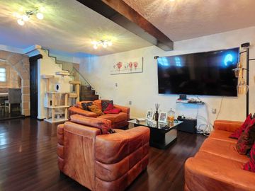 Linda casa ideal para tu Familia, c/depto indep en P.B. Excelente ubicación