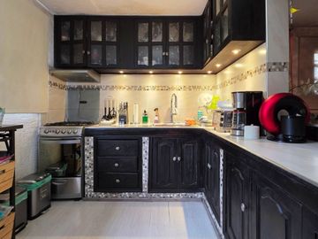 Linda casa ideal para tu Familia, c/depto indep en P.B. Excelente ubicación
