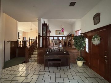 CAMPANARIO OPORTUNIDAD CASA EN DESNIVELES CON ALBERCA ABAJO VALOR DE AVALUO