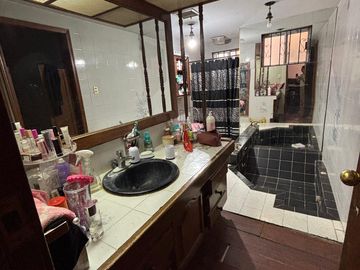 CAMPANARIO OPORTUNIDAD CASA EN DESNIVELES CON ALBERCA ABAJO VALOR DE AVALUO