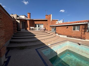 CAMPANARIO OPORTUNIDAD CASA EN DESNIVELES CON ALBERCA ABAJO VALOR DE AVALUO