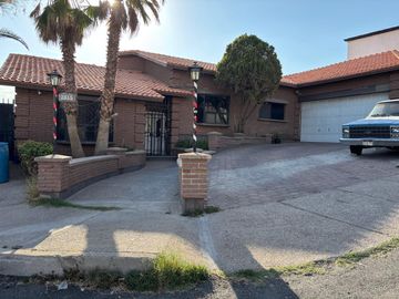 CAMPANARIO OPORTUNIDAD CASA EN DESNIVELES CON ALBERCA ABAJO VALOR DE AVALUO